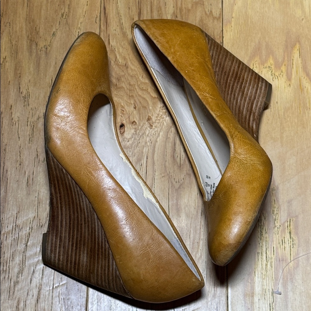 Franco Sarto Helio Women's Honey Brown leather Wedge Heels pumps shoes Sz 9